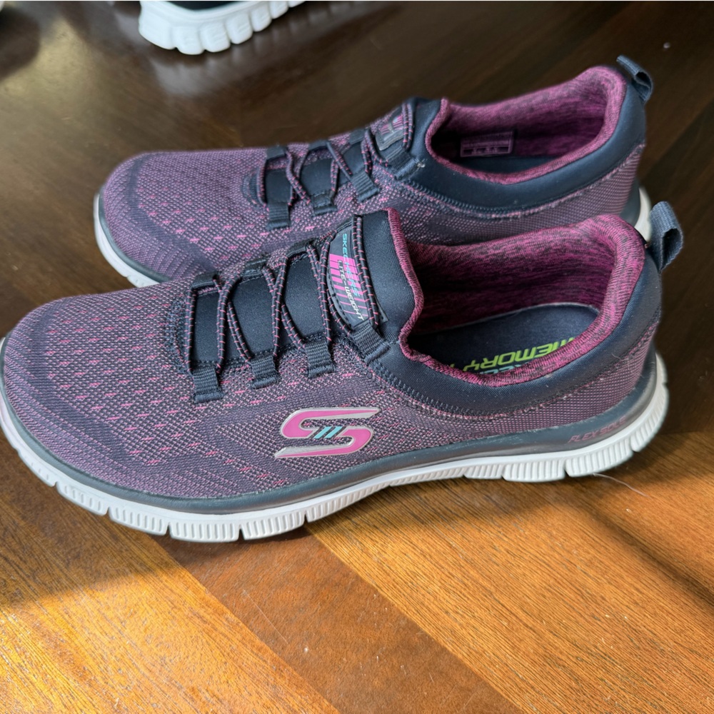 Gently Used Slip On Sketchers Tennis Shoes